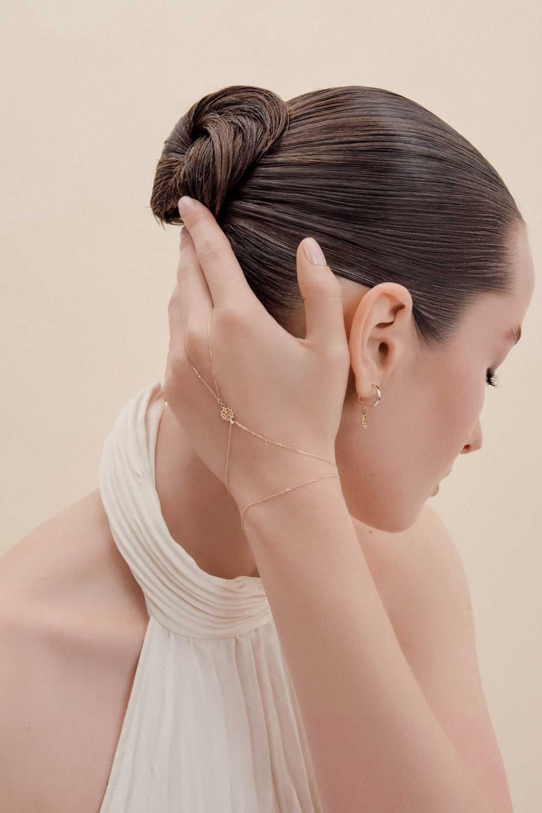 Adel Gold Finger Bracelet