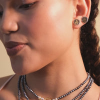 [WOMEN] Sumerian Mosaic Pearl Abundance Unisex Earring product detail